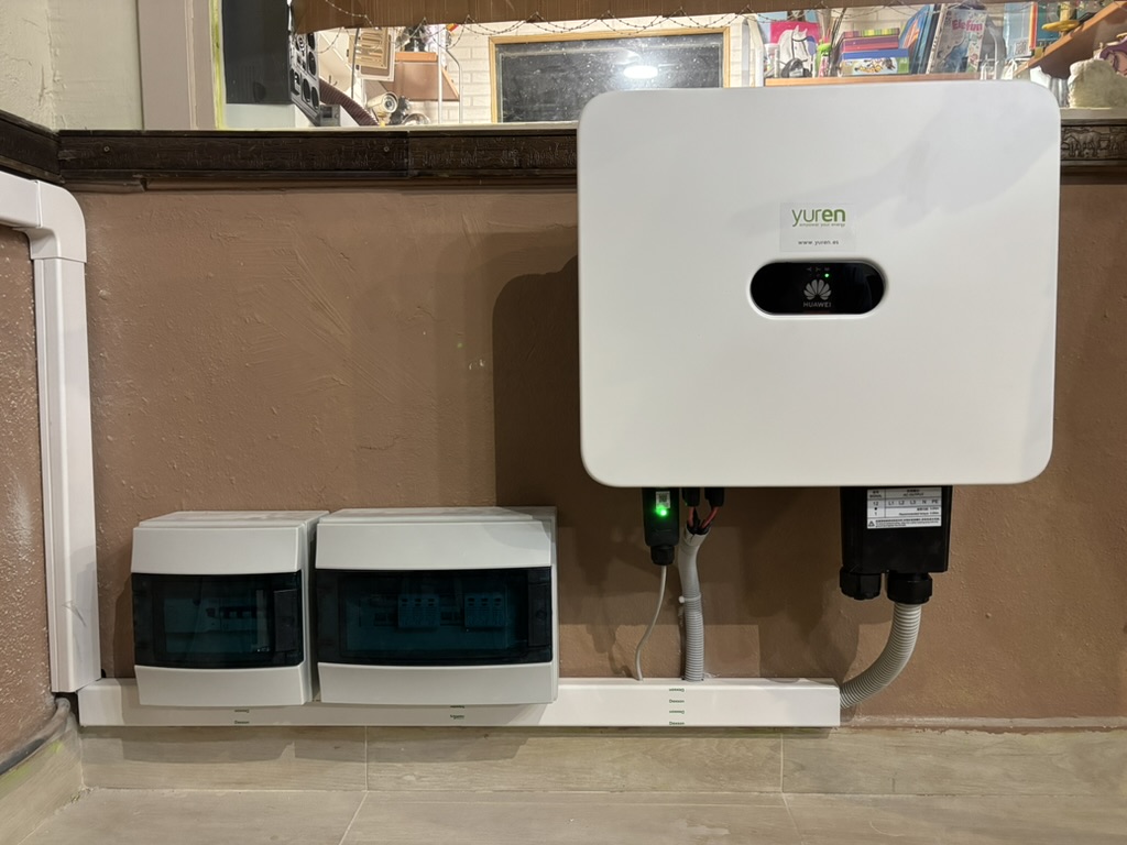 Inversor instalado en un local comercial en Málaga